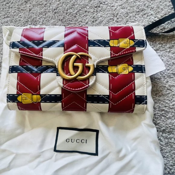 Gucci Handbags - Gucci crossbody leather bag with gold chain - tags attached